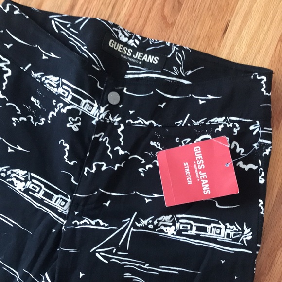 New! Authentic GUESS Jeans Black White Beach Bombshell Capri Pants Stretch 24” - Picture 3 of 9